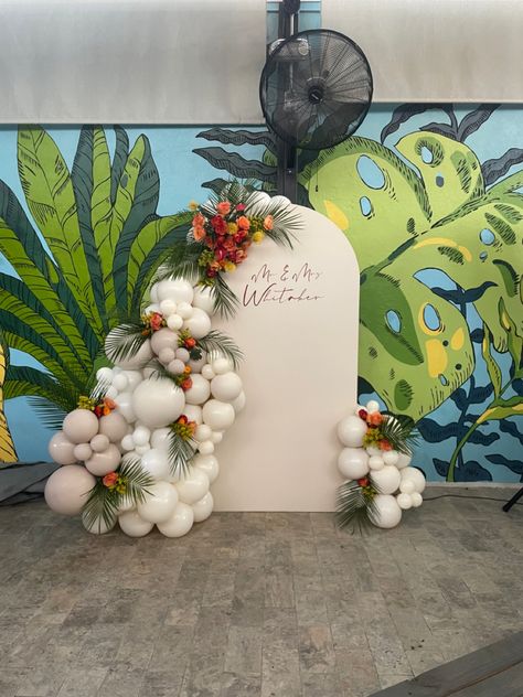 Tropical wedding inspo // fun wedding // balloon garland with flowers // neutral balloon garland // tropical balloon garland Balloon Garland With Palm Leaves, Tropical Wedding Balloon Arch, Havana Nights Balloon Garland, Tropical Balloon Backdrop, Havana Nights Backdrop, Anniversaire Theme Tropical, Neutral Tropical Wedding, Balloon Garland With Flowers, Tropical Party Backdrop