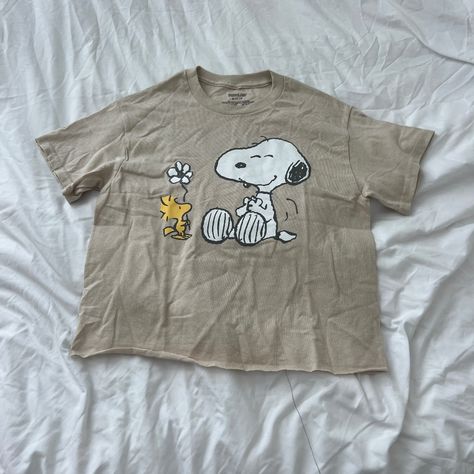 Peanuts Snoopy Graphic Tee Size Small Condition: Nwot Color: Beige Details : - Comfy Snoopy Clothes, Snoopy Things, Snoopy Stuff, Snoopy Shirt, Snoopy Love, Cute Graphic Tees, Comfy Shirts, Peanuts Snoopy, Men Fashion Casual Outfits