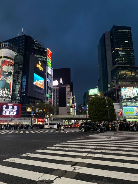 Japan Cities Aesthetic, Japan Night Life Aesthetic, Shibuya Night Aesthetic, Japan Aesthetic Shibuya, Shibuya At Night, Tokyo Streets Aesthetic, Shibuya Japan Aesthetic, Japan Street Aesthetic Night, 90s Tokyo Aesthetic