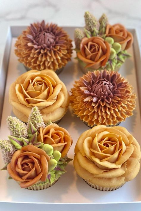 Fall Floral Cupcakes Decoration, Fall Cupcakes Aesthetic, Fall Floral Cupcakes, Earth Cupcakes, Fall Flower Cupcakes, Fall Cupcake Ideas, Fall Themed Cupcakes, Holidays Snacks, Fall Cupcakes Decoration