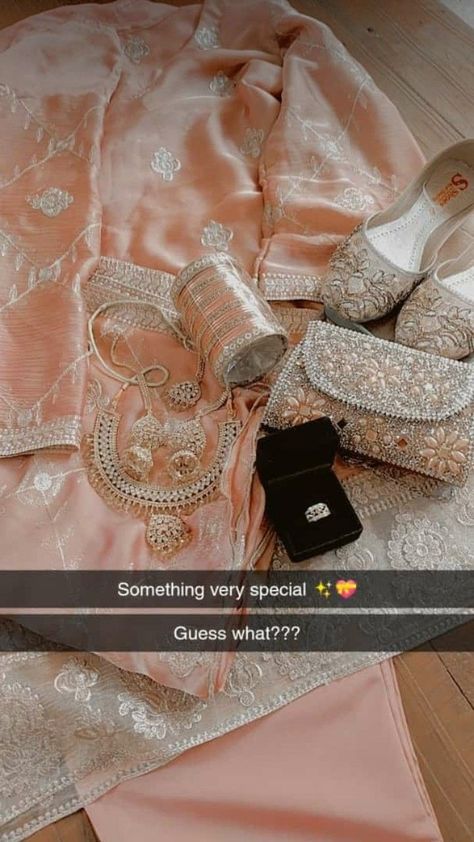 Eidi Ideas For Girl, Eid Snaps Aesthetic, Abaya Snapchat Story, Baat Pakki Snapchat, Engagement Snapchat, Wedding Snap, Lover Fashion, Happy Engagement, Recipe Baking