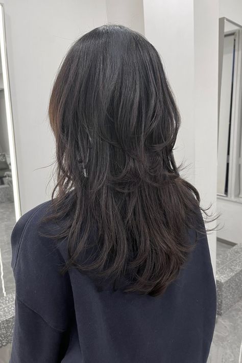 V Cut Hair With Layers, Layered V Cut, V Cut Hair With Layers Medium, Layered V Cut Hair, Layered Hair Straight, V Cut Hair, Asian Long Hair, Hair Inspiration Long, Hair With Layers