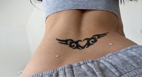 Back Dermal Piercing, Back Dimple Piercings, Microdermal Piercing, Dimple Piercing, Back Piercings, Cool Piercings, Cute Piercings, Dermal Piercing, Piercings Unique