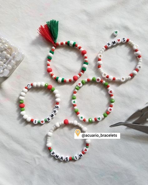 Small Geometric Tattoo, Pulseras Kandi, Christmas Jewelry Diy, Small Bead Bracelet, Clay Bead Necklace, Бисер Twin, Mini Bracelet, Beaded Memory Wire Bracelets, Friendship Bracelets With Beads