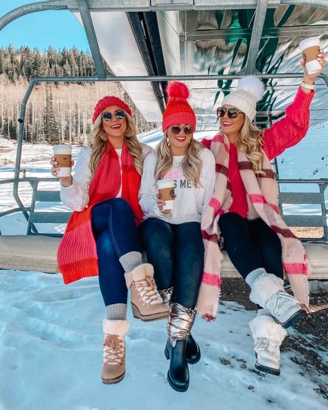 Ski Lodge Outfit, November Instagram, Utah Outfits, Halloween Costumes Brunette, Winter Vacation Outfits, Winter Outfits Christmas, Thanksgiving Leaves, Outfits New York, New York Fits