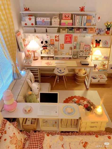 Small Room Layouts, Home Decor Aesthetic, Desk Inspo, Basement Apartment, Studio Inspiration, Aesthetic Home Decor, Desk Makeover, Home Decor Ideas Living Room, Room Redesign