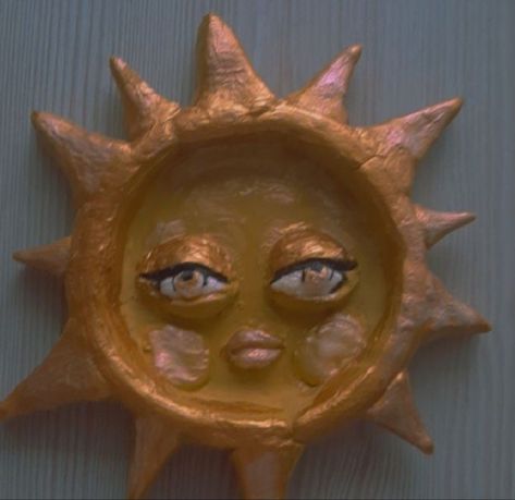 Sun Ashtray, Sun Pottery, Pottery Sun, Air Clay, Diy Air Dry Clay, Gold Sun, Pottery Classes, Diy Clay Crafts, Diy Stuff