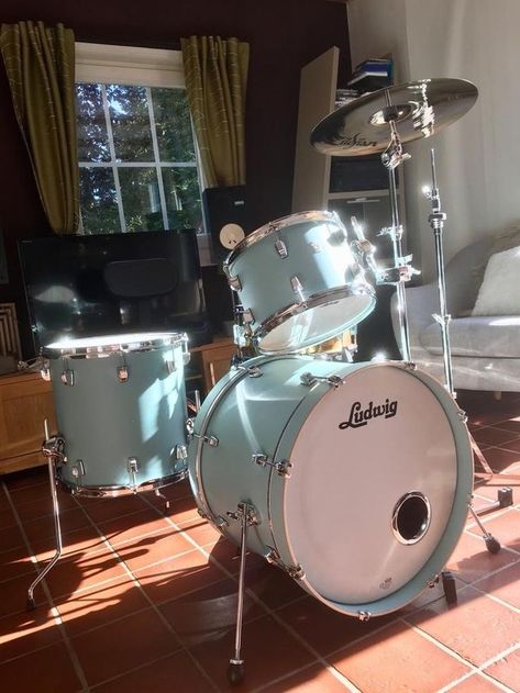 Ludwig Drums, Instruments Art, Music Studio Room, Cool Electric Guitars, Music Aesthetic, Music Studio, Drum Kits, Drum Set, Music Room