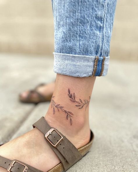 Floral Wrap Around Ankle Tattoo, Wrap Around Ankle Tattoos, Anklet Tattoos For Women, Summer Tattoos, Arm Wrap Tattoo, Wrap Around Wrist Tattoos, Lilac Tattoo, Medium Tattoos, Wrap Around Tattoo