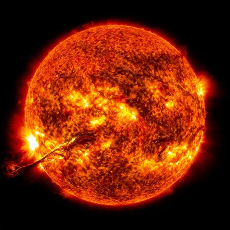 Nasa Sun, Tata Surya, Pictures Of The Sun, Nasa Goddard, Advantages Of Solar Energy, Dramatic Fashion, Nasa Images, Space Facts, Solar Flare