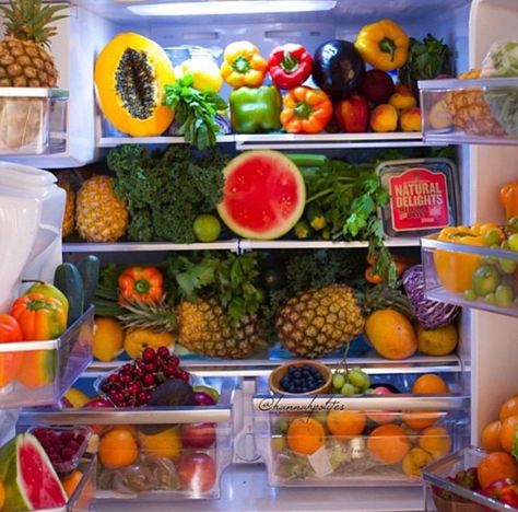 Set up your kitchen the right way, and it will basically do all the work for you. Healthy Fridge, Fruit And Veg, Raw Vegan, Processed Food, Healthy Foods To Eat, Pretty Food, Fruits And Veggies, Raw Food Recipes, Healthy Foods