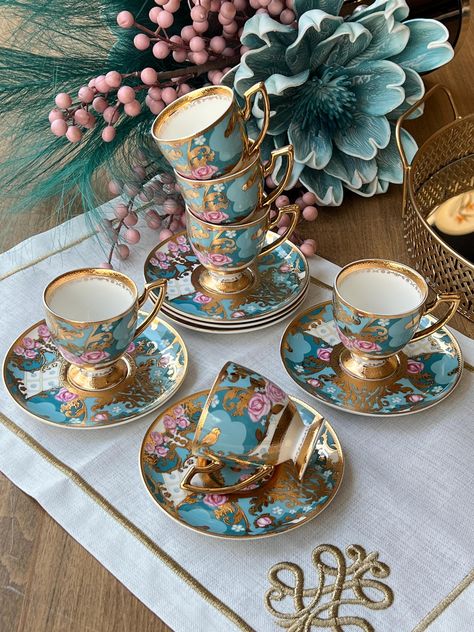 Indulge in the luxurious experience of traditional Turkish coffee with our handcrafted 24K Gold Plated Porcelain Coffee Cup Set. This 12-piece set, designed for 6 people, features exquisite craftsmanship that combines elegance with tradition. Each cup holds 100cc of coffee, perfect for enjoying an authentic Turkish coffee experience. Set Includes: 6 Turkish Coffee Cups (100cc) 6 Turkish Coffee Saucers Please note: All other items shown in the images are for display purposes only and are not incl Turkish Tea Set, Turkish Home Decor, Kitchen Decor Collections, Coffee Saucer, Coffee Shop Business, Turkish Coffee Set, Luxury Coffee, Turkish Coffee Cups, Pretty Tea Cups