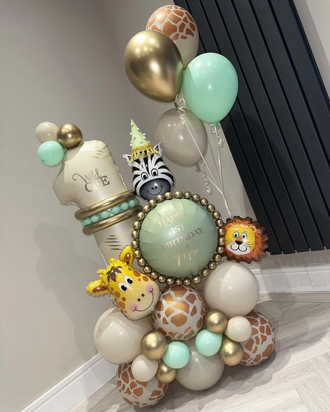 Animals Balloons Decoration, Animal Balloon Bouquet, Balloon Stack, Safari Balloon, Jungle Balloons, First Birthday Balloons, 1st Birthday Balloons, Baby Birthday Decorations, Wild One Birthday Party