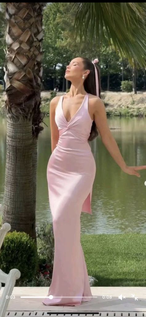 Light Pink Dress Formal, Barbiecore Aesthetic Outfit, Pink Dress Formal, Silk Dress Outfit, Classy Prom Dresses, Outfit Wedding, Light Pink Dress, Best Prom Dresses, Prom Dress Inspiration