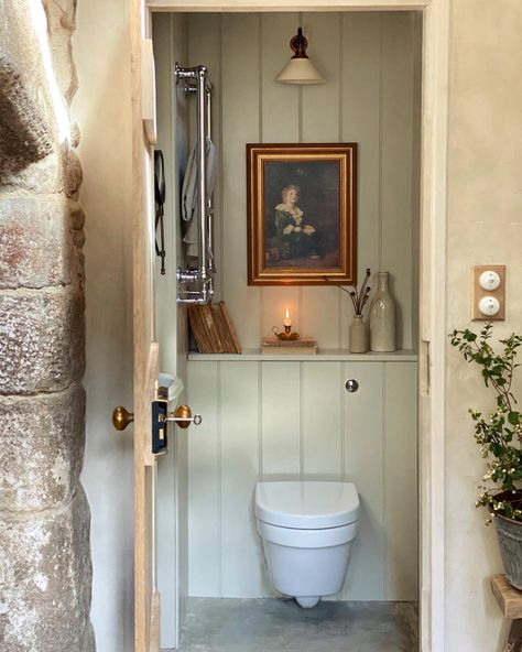 English Country Bathroom, Guest Ensuite, Cottage Showers, Small Downstairs Toilet, Modern Country Decor, Garage Bathroom, Tiny Bath, Powder Bathroom, Small Toilet Room