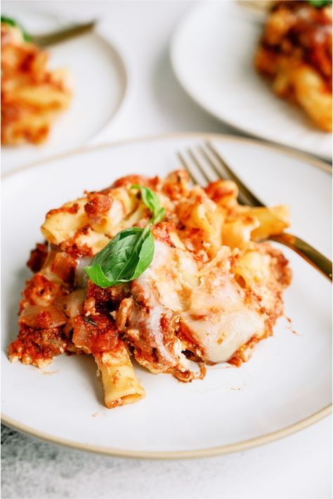 Slow Cooker Baked Ziti - Six Sisters Stuff | Family Dinner Made Easy Six Sisters Slow Cooker, Crockpot Ziti, Pickle Pasta Salad Recipe, Crockpot Broccoli, Slow Cooker Baked Ziti, Pickle Pasta Salad, Pickle Pasta, Six Sisters Recipes, 1 Pot Meals