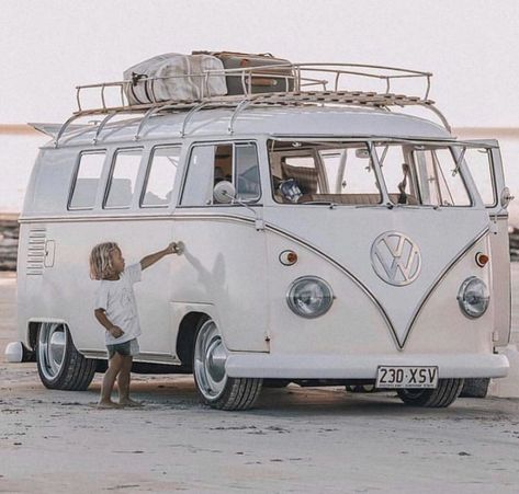 Combi Hippie, Kombi Trailer, Kombi Motorhome, Volkswagen Vans, Kombi Home, Volkswagen Van, Vintage Vw Bus, Combi Volkswagen, Combi Vw