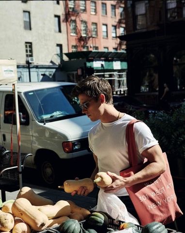 antoni porowski Cooking Food Photography, Man Cooking Aesthetic, Men Cooking, Antoni Porowski, Bound By Honor, Queer Eye, Man Cooking, Fab Five