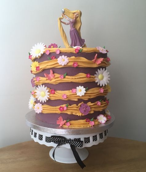 My second Rapunzel cake. Love making these💜🌸🌷🌺🌼 #rapunzel #tangled #tangledcake #rapunzelcake #cake #tangled #disney #disneycake #rapunzelhair #basingstoke Rapunzel Torte, Tangled Cake, Rapunzel Birthday Cake, Bolo Hot Wheels, Disney Sweets, Rapunzel Cake, Tangled Disney, Tangled Birthday Party, Rapunzel Birthday