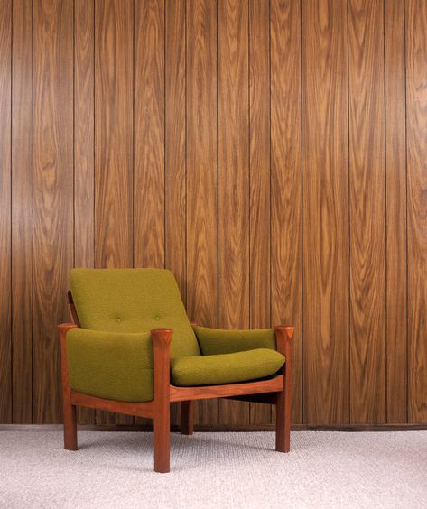 Why You Should Reconsider Wood Paneling Mid Century Wood Paneling, Wood Panneling, Poltrona Design, Beadboard Wainscoting, Wooden Panelling, Painting Wood Paneling, Pool Party Outfits, 70s Home, Wood Panel Walls