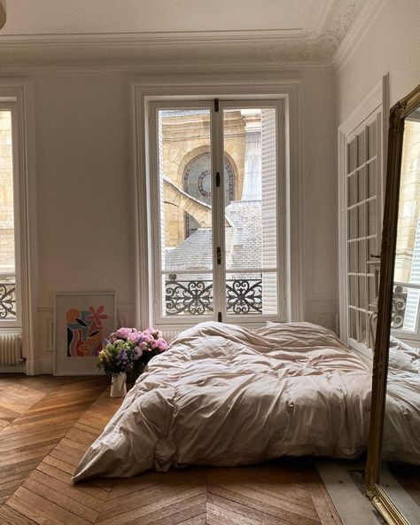 Marie Gilliot on Instagram: “Wanna stay here all day? 💐” Parisian Bedroom, Paris Rooms, Dream Room Inspiration, Dream Apartment, House Room, Apartment Inspiration, Room Inspiration Bedroom, Dream Home Design, Dream Room