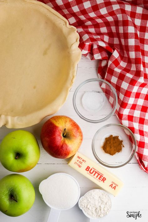 This classic Old fashioned apple pie recipe from Betty Crocker has the perfect blend of spices and the top crust is sprinkled with sugar. Apple Pie Betty Crocker, Single Crust Apple Pie, Apple Pie Premade Crust, Betty Crocker Apple Pie Recipe, Easy Apple Pie Recipe With Premade Crust, Betty Crocker Apple Pie, Classic Apple Pie Recipe, Old Fashioned Apple Pie, Classic Old Fashioned