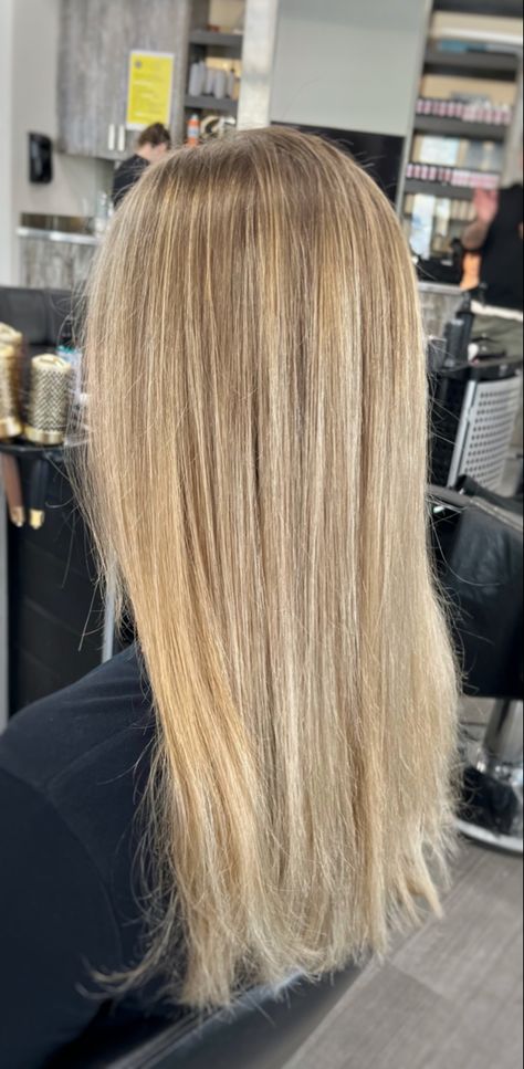 Long blonde hair - level 6/7 to a level 9 #Moneypiece #babylights #foilage #teasylights #redkenshadeseq Redken toner 09p Level 9 Blonde Hair, Level 9 Hair, Blonde Hair Babylights, Level 9 Blonde, Blonde Back, Babylights Blonde, Bayalage Blonde, Hair Levels, Blonde Layered Hair