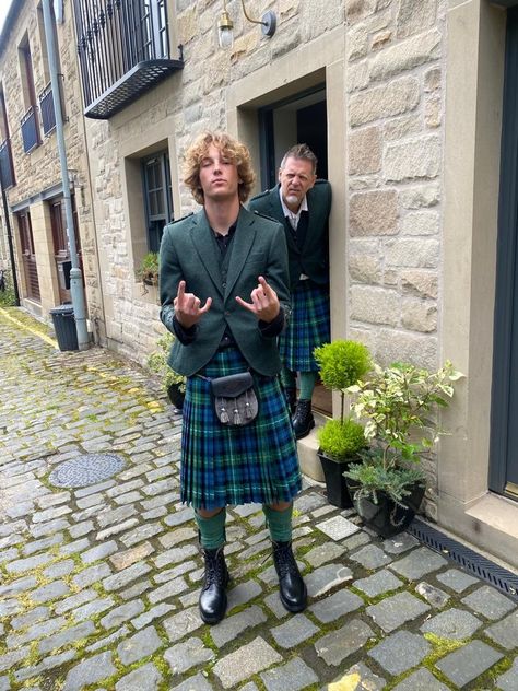 Scottish Kilts Men, Scottish Traditions, Boys Kilt, Hot Scottish Men, Scottish Men, Fluid Fashion, Scotland Men, Scottish Clothing, Scottish Man