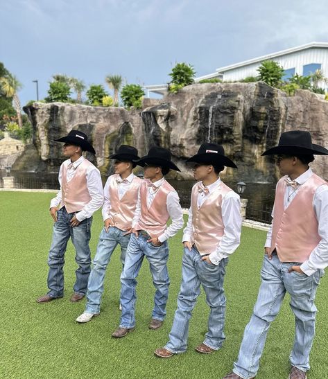 Lavender Chambelanes Outfits Vaquero, Quinceanera Pink Theme Ideas, Blush Chambelanes Outfits, Chambelans Suits Pink, Quinceañera Suprise Outfit Ideas, Chambalenes Outfits For Quince, Cowboy Chambelanes Outfits, Quince Suits For Guys, Rancho Quinceanera Theme Pink