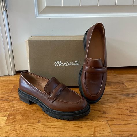 Nwt Bradley Loafers From Madewell In Size 8.5. Never Worn, With Box. Note: The Box Says Size 8 But The Shoes Are Size 8.5. Business Attire Shoes For Women, Brown Loafers Aesthetic, Comfy Professional Shoes, Outfits With Brown Loafers, Reformation Loafers, Brown Loafers Women, Brown Loafers Outfit Women, Loafers Aesthetic, Loafer Shoes For Women