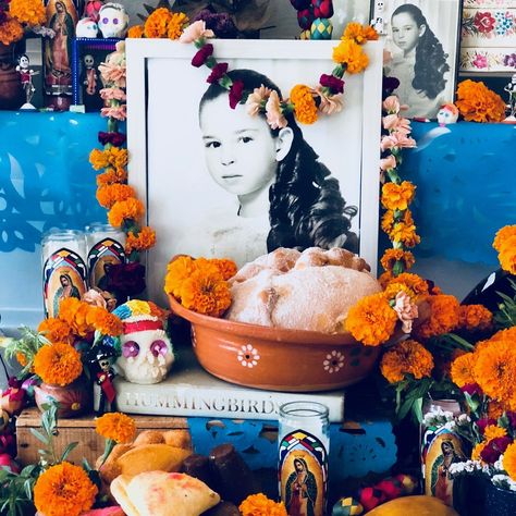 How to Make a Day of the Dead Altar Diy Day Of The Dead, Dia De Los Muertos Party Ideas, Day Of The Dead Altar, Day Of The Dead Diy, Dia De Los Muertos Decorations Ideas, Mexico Day Of The Dead, Day Of The Dead Party, Mexican Gifts, All Souls Day