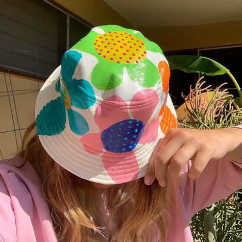 Bucket Hat Painting, Diy Bucket Hat, Bucket Hat Ideas, Leather Bucket Hat, Brush Pen Art, Bucket Hat Design, Paint Buckets, Cute Themes, Ladies Blouse Designs