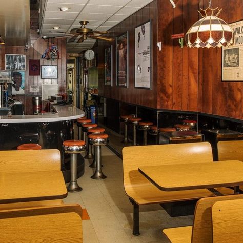 NYCgo on Instagram: “Happy Pi Day! Link in bio for 8 Classic NYC Pizzerias to celebrate 3.14 with a pizza pie. Pictured: Scarr's Pizza on the Lower East Side.…” Old School Pizza, Nyc Pizza, Diner Aesthetic, Cute Pizza, Happy Pi Day, Retro Interior Design, Retro Cafe, Stained Glass Light, American Diner