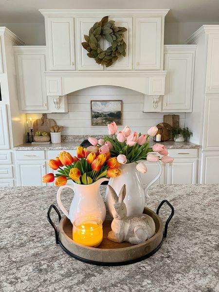 Easter Kitchen Decor, Spring Home Decor Ideas, Tulip Decor, Kitchen Island Decor, Island Decor, Spring Summer Decor, Easter Centerpieces, Easter Table Decorations, Spring Easter Decor