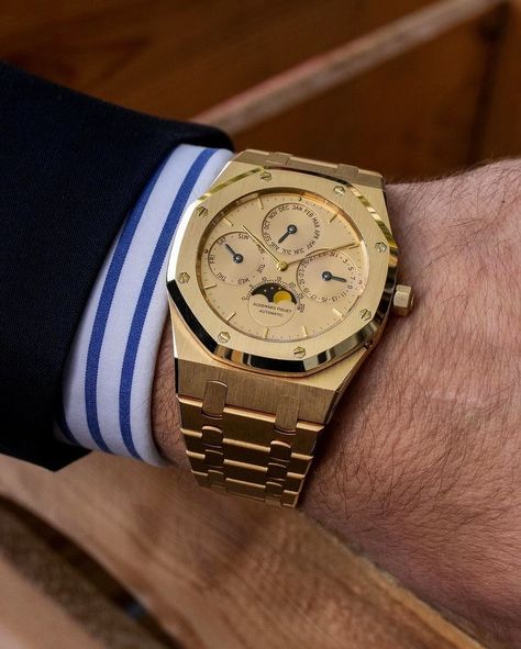 Ap • Instagram Oak Aesthetic, Ap Watch Audemars Piguet, Ap Watch, Aesthetic Watch, Watch Audemars Piguet, Ap Royal Oak Chronograph, Lux Watches, Audemars Piguet Royal Oak Frosted, Ap Royal Oak