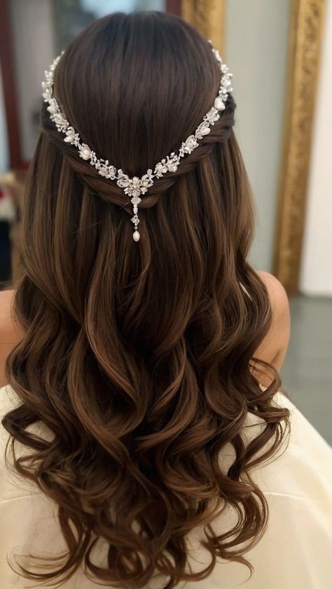 Discover the perfect bridal hairstyles for Straight Long hair Short hair Bangs Curly hair Short Veil Messy Crown Easy Medium length Afro Simple Elegant Half up half down Natural hair and Braided styles Whether you're looking for a glamorous or effortless look we have easy ideas for every bride-to-be Glam Bridal Hair With Veil, Hairstyles For Senior Pictures, Medium Length Afro, Hairstyles For Straight Long Hair, Straight Bridal Hairstyles, Half Up Braids, Hair For A Wedding, Glam Bridal Hair, Short Hair Bangs