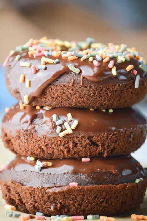 Clean Eating Donut Recipe, Healthy Chocolate Donut Recipe, Healthy Chocolate Donuts Baked, Healthy Cake Donut Recipe, Veggie Donut Recipe, Healthy Donut Recipe Kids, Healthy Mini Donut Maker Recipes, Healthy Donuts For Kids, Healthy Baked Donut Recipes