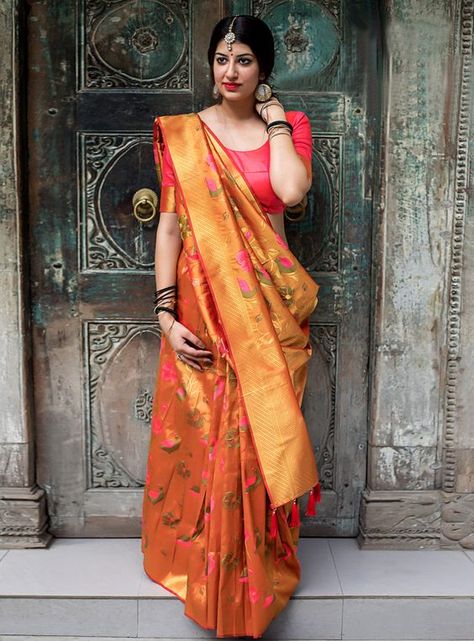 10 Ways To Wear A Saree Palla – Fashion in India – Threads Gujarati Saree, Photo Styles, Saree Wearing Styles, Saree Wearing, Saree Draping Styles, Saree Trends, Art Silk Sarees, Kanjivaram Sarees, Saree Look