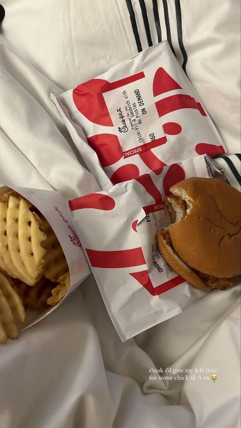 #chickfila Chick Fil A Sandwich, Beautiful Pantry, Sleepover Food, Junk Food Snacks, Food Babe, Food Therapy, Yummy Comfort Food, Food Drinks Dessert, Chick Fil A