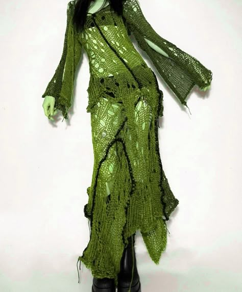 Diy Swamp Monster Costume, Swamp Outfit Aesthetic, Swamp Costume Ideas, Swamp Monster Makeup, Seaweed Outfit, Swamp Aesthetic Clothes, Swamp Witch Outfit, Swamp Outfit, Swamp Monster Costume