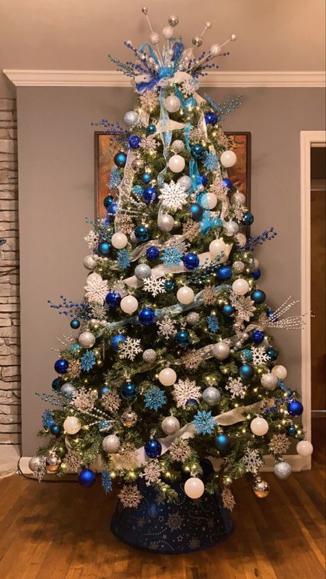 Christmas Decor Ideas Blue White And Silver, Blue Ornament Christmas Tree, Blue Christmas Tree Ideas Color Schemes, Blue Sliver White Christmas Tree Decor, Blue Xmas Tree Decorating Ideas, Blue White Silver Christmas Tree, Blue Silver And White Christmas Decor, Blue Silver White Christmas Decor, Blue White Silver Christmas Decor