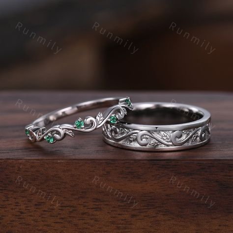 Here we have a 2pcs Couple Rings Set Inspired Leaf Emerald Engagement Rings For Women Vintage Leaf Wedding Band For Men Unique Wedding Anniversary Ring Set. ITEM DESCRIPTION ✦ Handmade, high-quality item! ✦ Material: Sterling Silver/10K/14K/18K/Platinum ►Sold as a two-piece set ►His ring is Sterling Silver/White Gold ►His band width: 5mm ►Her ring is Sterling Silver/White Gold.(can be made in 10/14/18k white/rose/yellow/black gold) ►Stone: 1.5mm round cut lab green emerald ►Her band width: 3mm ► Couple Rings Silver Simple, Simple Wedding Rings Western, Wedding Band For Men Silver, Green And Gold Promise Ring, Forest Themed Engagement Ring, Masculine Engagement Rings Silver, Fantasy Wedding Ring Set, Emerald Engagement Ring Green Silver, Scottish Engagement Rings