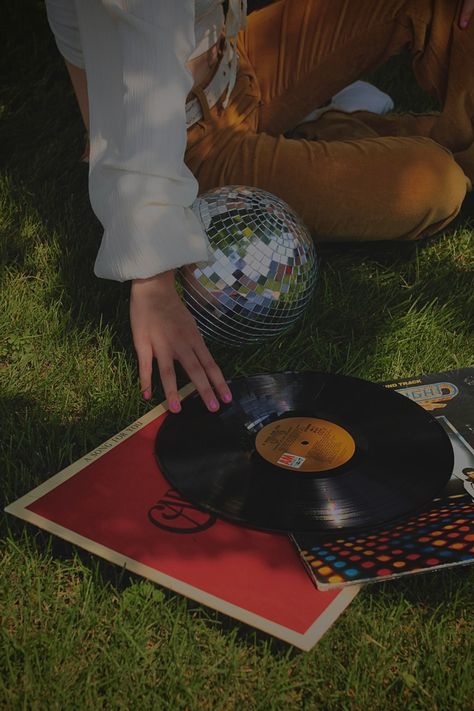 70s Records Aesthetic, 70s Pictures Aesthetic, Vintage Setup Photoshoot, 70s Mexico Aesthetic, Dreamy 70s Aesthetic, Indie Folk Rock Aesthetic, 70s Aesthetic Instagram Feed, Groovy Music Aesthetic, Vintage Groovy Aesthetic