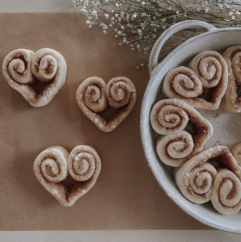 Heart Cinnamon Rolls, Shaped Cinnamon Rolls, Vday Treats, Decorative Baking, Valentines Bakery, Heart Shaped Cinnamon Rolls, Bakery Theme, Heart Shaped Food, Cute Bakery