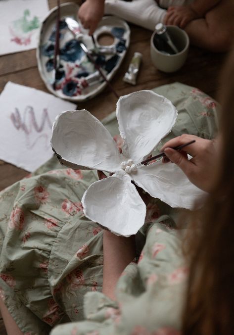 Paper Mache Relief Art, Papier Mache Flowers Diy, Flower Paper Mache, Papier Mache Clay, Paper Flower Sculpture, Papier Mache Flowers, Paper Mache Flowers Diy, Paper Mache Sculpture Diy, Paper Mache Sculpture Ideas