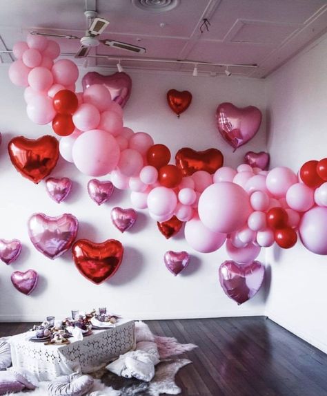 Valentines Brunch, Valentine Mini Session, Deco Ballon, Valentines Party Decor, Valentines Baby Shower, Valentines Balloons, Galentines Party, Diy Balloon Decorations, Birthday Balloon Decorations