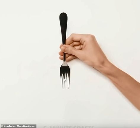 This fork hack will make sure that you never struggle with hanging a picture frame Hacks For Hanging Pictures, Hanging A Picture Hack, Hang Picture Hack, Hanging Pictures Hack, Hack For Hanging Pictures, Hang A Picture Hack, Easy Picture Hanging Hacks, How To Hang A Picture With Two Hooks, How To Hang A Picture