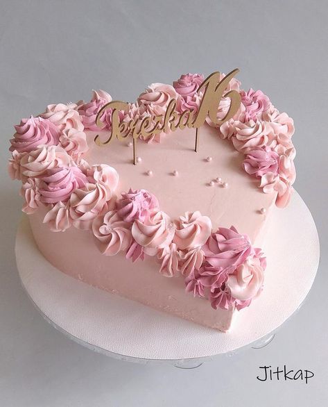 Heart Shape Cakes Ideas, Birthday Cakes For Mother, Cake Designs For Mother, Cake Heart Design, Heart Shape Cake Designs For Birthday, Mother’s Day Cakes, Birthday Cakes For Mom, Simple Cake Designs Birthday, Simple Heart Cake