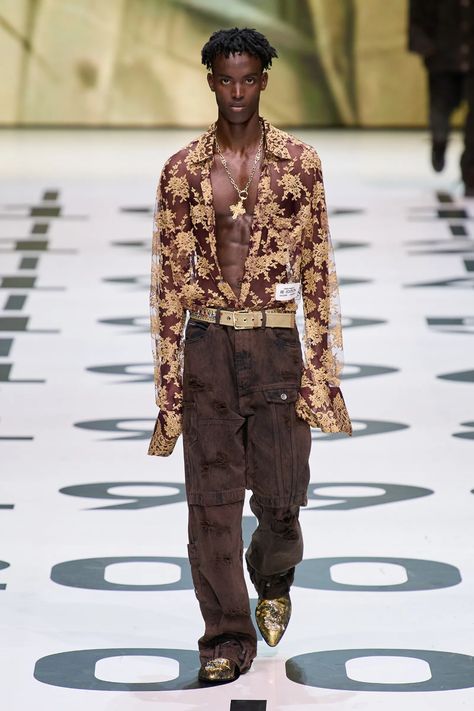 Dolce & Gabbana Spring 2023 Menswear Fashion Show | Vogue Dolce And Gabbana Menswear 2023, Mens High Fashion Runway Haute Couture, Mens Runway 2023, Dolce And Gabbana Menswear, Versace Menswear, Yuko Higuchi, Outfit Homme, 2023 Menswear Fashion Show, Dolce And Gabbana Runway