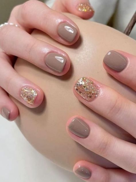 Brown Nail Designs, Brown Nail, Brown Nails Design, Minimal Nails Art, Gel Toe Nails, Hello Nails, Short Gel Nails, Nude Nail Designs, Subtle Nails